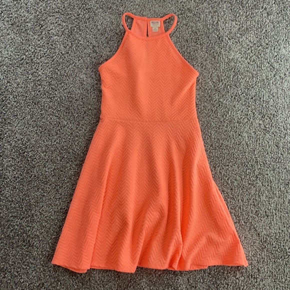 Coral Spring Dress - Picture 2 of 6